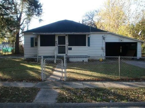 1205 Oak St, Charleston, MO 63834