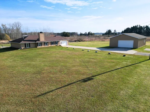 5850 N Ritchie Rd, Pinconning, MI 48650