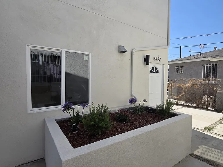 8722 Denver Ave #1/2 — Photo 2