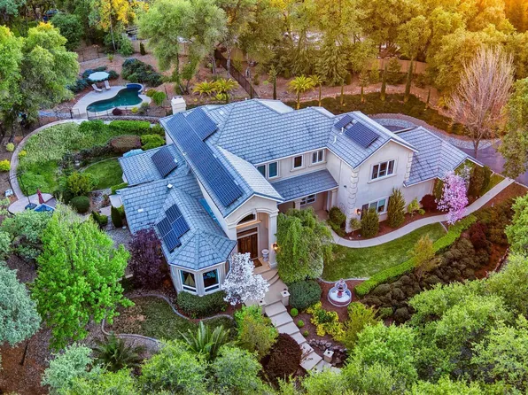 215 Oak Brook Ct, Auburn, CA 95602