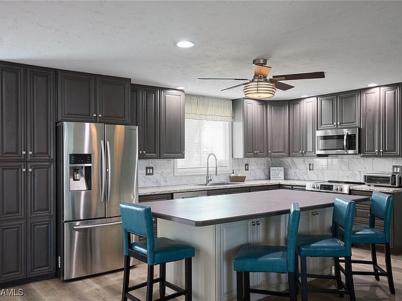 3rd image of 3864 Royal Palm Dr