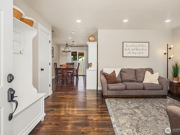 3rd image of 801 Pine Street