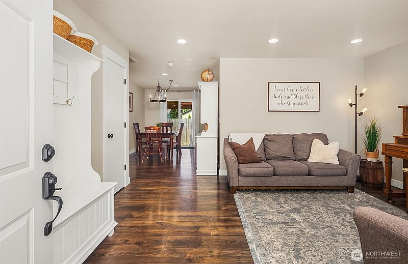 3rd image of 801 Pine Street