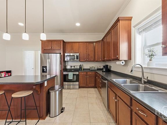 4th image of 516 W 37th Street