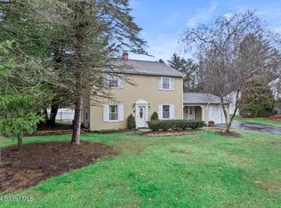 2 Mystic Ln, Clifton Park, NY 12065