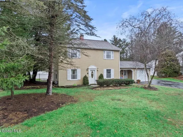 2 Mystic Lane, Clifton Park, NY 12065
