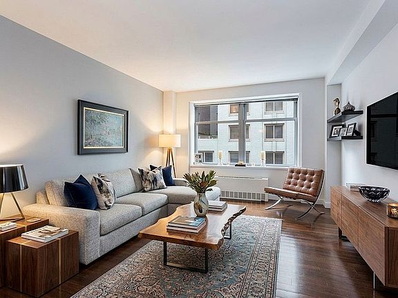 2nd image of 100 W 58th St #12FF