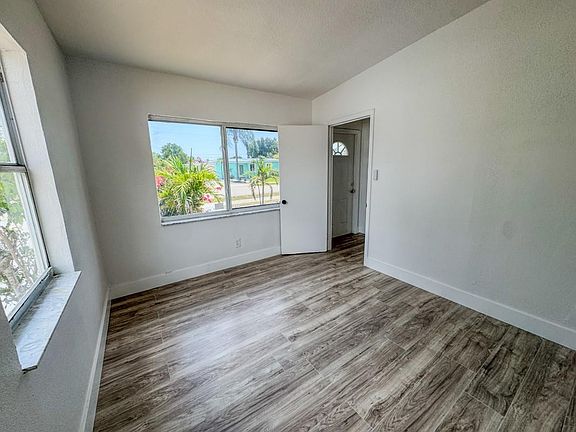 3rd image of 4341 NE 18th Avenue