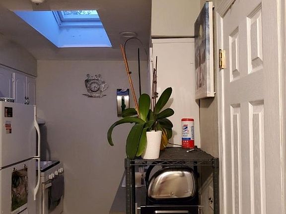 3rd image of 410 Peare Pl