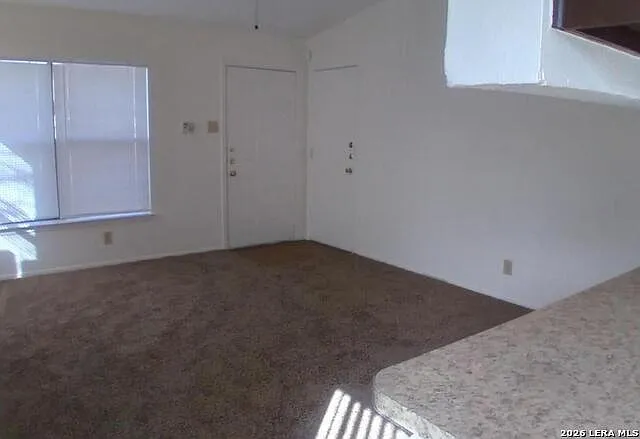 3 bed, 2.0 bath, 984 sqft, $1,250 — Photo 2