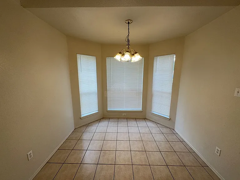 1604 Grey Fox Trl — Photo 3