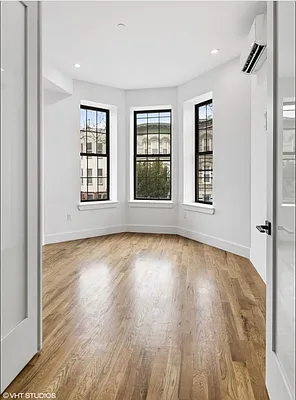 Rented by Venn NY Inc | media 11