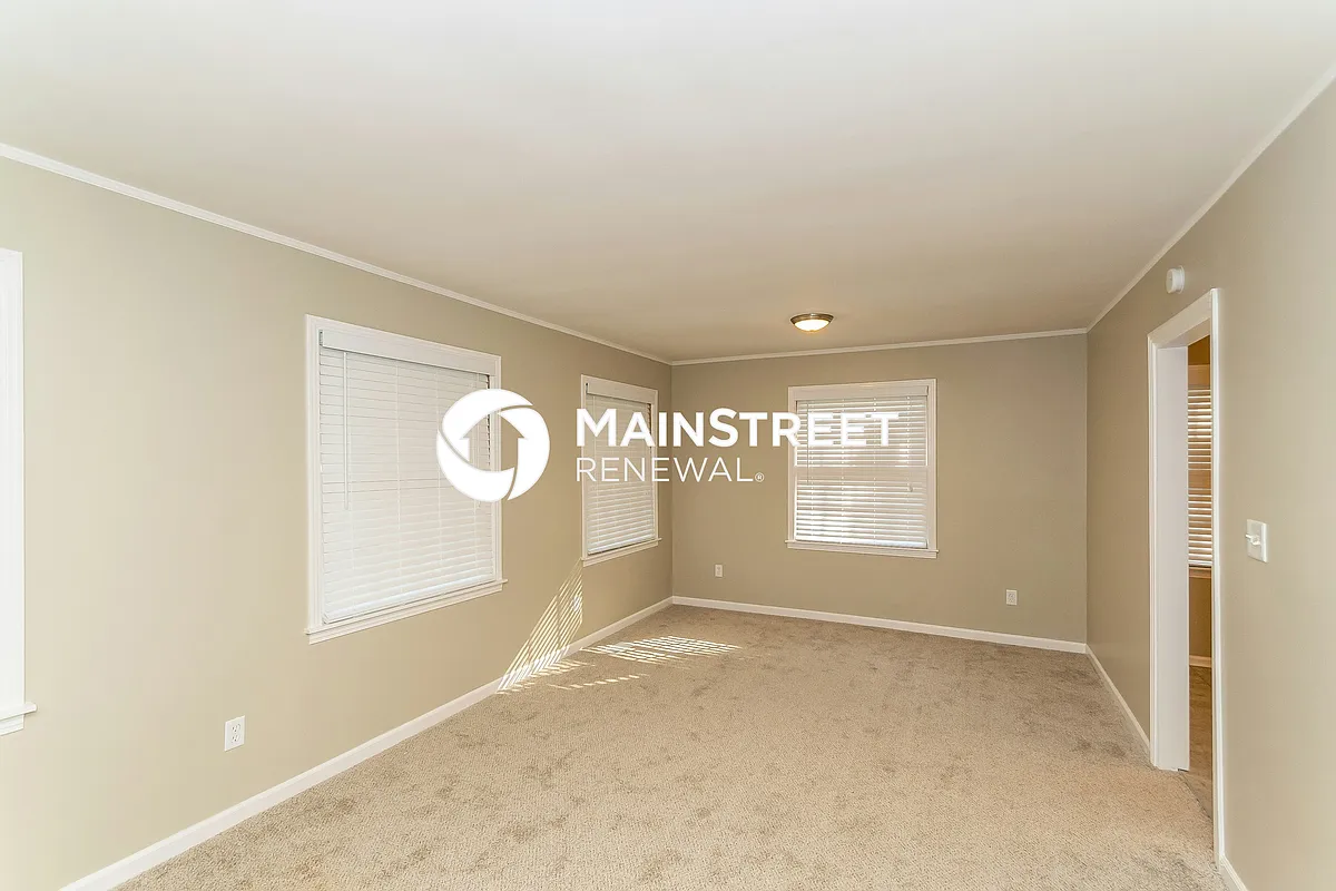 Living Room - 2600 Garry St