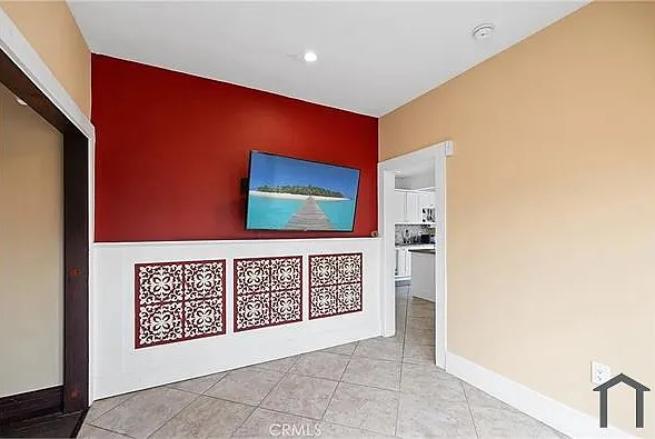 2754 Kenwood Ave — Photo 40