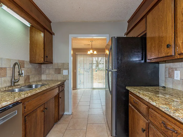 4902 S Gum Ave — Photo 55