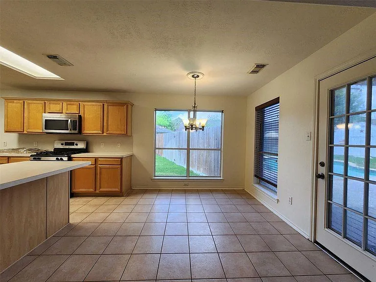 24422 Travis House Ln — Photo 8