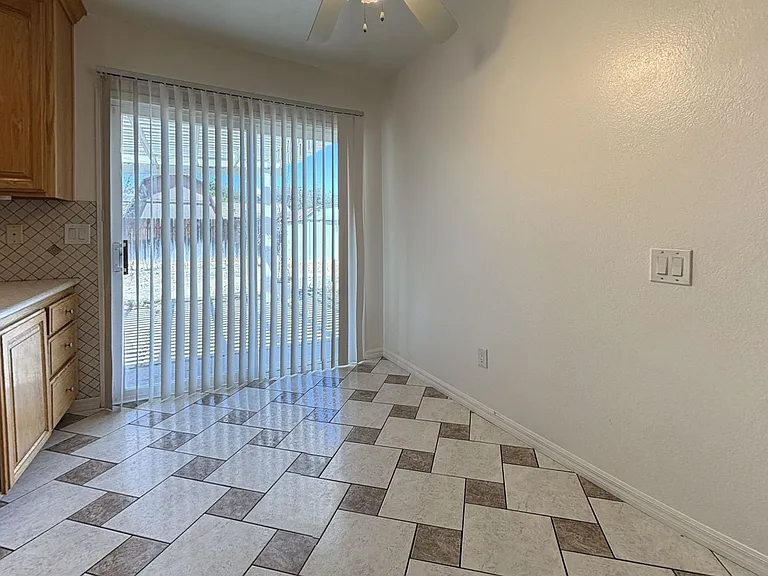 539 Hidalgo Ave — Photo 6