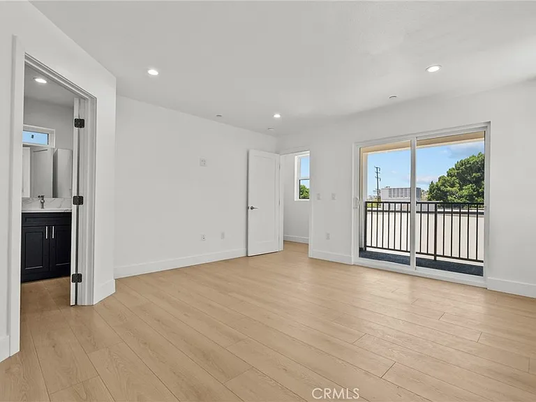 322 Leslie Way — Photo 7