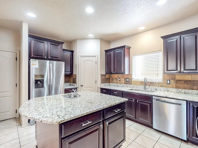 5700 Strand Loop SE — Photo 12