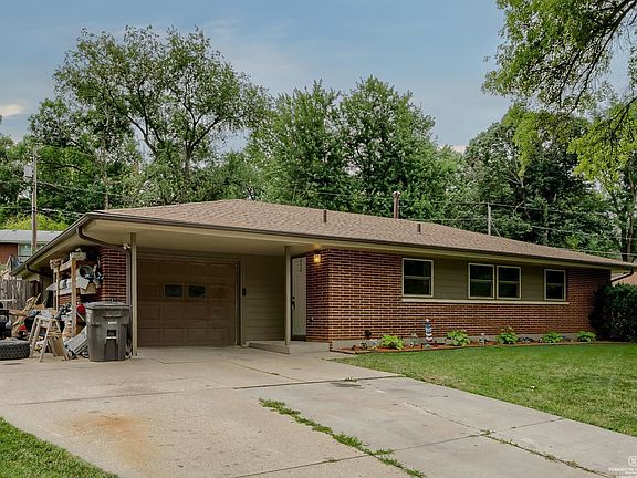 2nd image of 1860 Broadmoore Dr