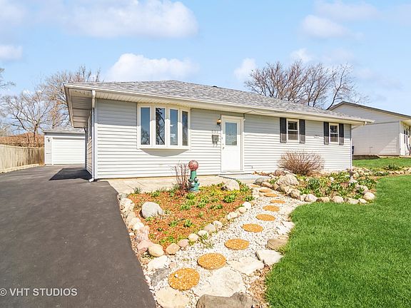 2nd image of 934 Chippewa Cir