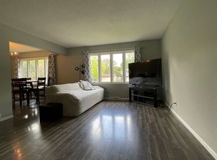 11697 Roanoke Blvd, Omaha, NE 68164