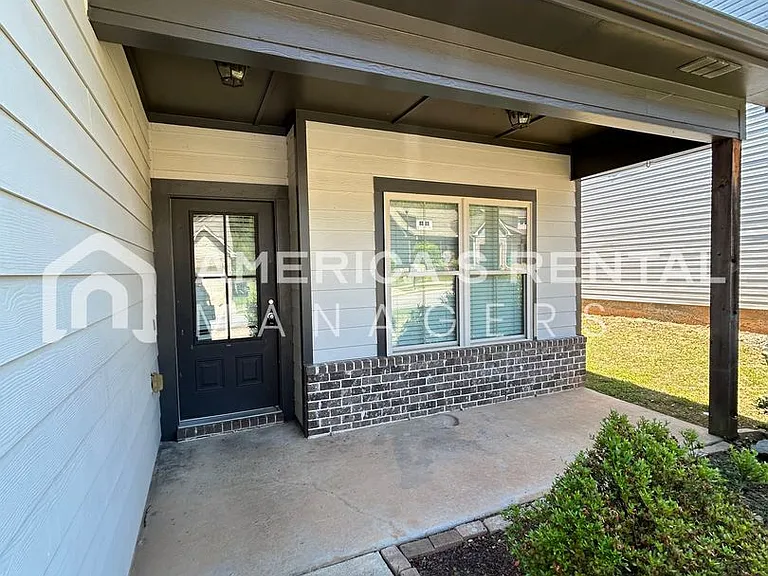 819 Kent Dr — Photo 3