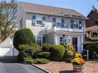 8 Flint Rd, East Rockaway, NY 11518