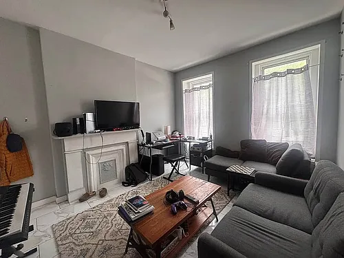 914 Gates Ave #2R Photo 1