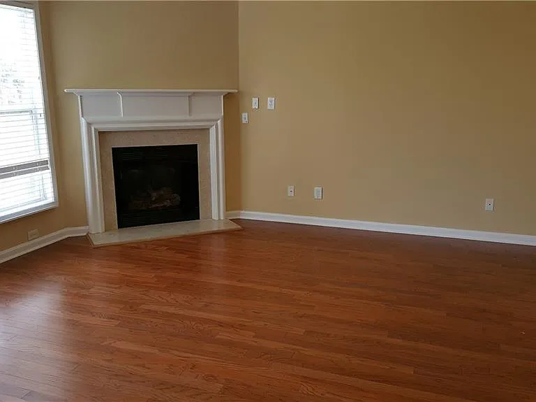 2036 Executive Dr — Photo 20