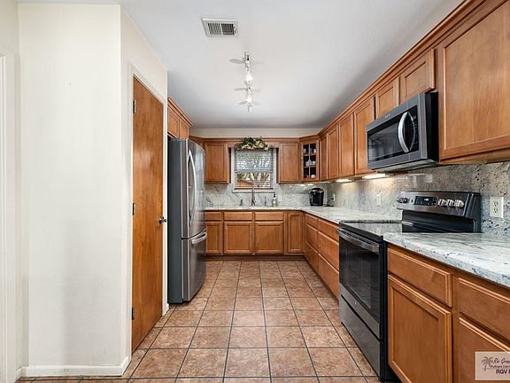 3rd image of 99 Huisache St