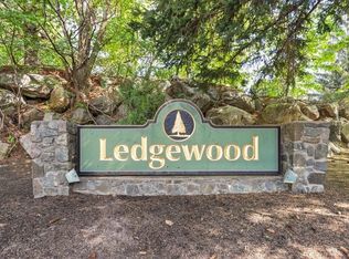 6 Ledgewood Way APT 8, Peabody, MA 01960