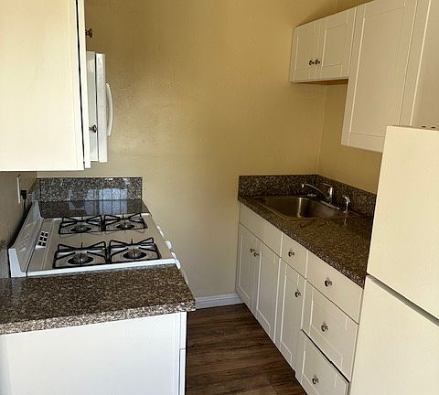3rd image of 3626 Newton Ave