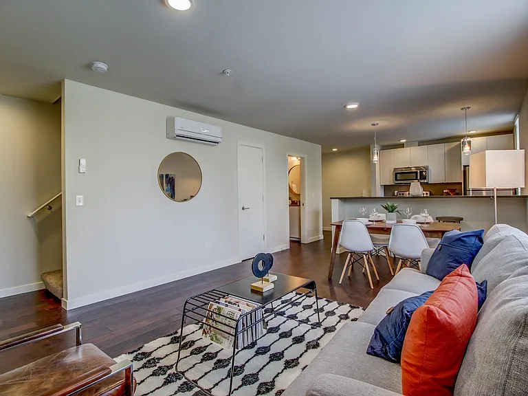 686 SE Spokane St #9 — Photo 8