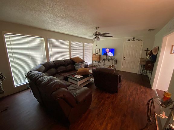 3rd image of 4550 Skyline Dr