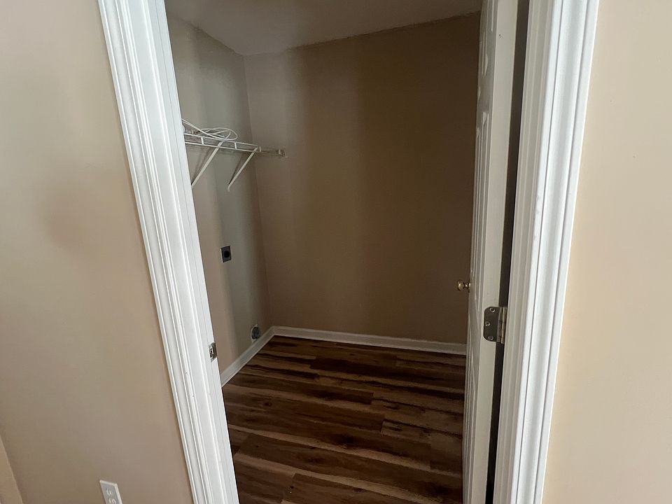 1st image of 605 Summer Crest Rd