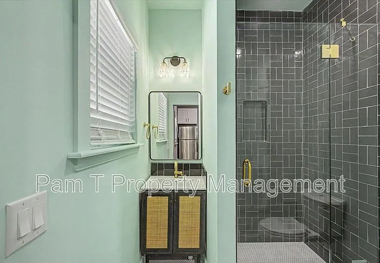 638 E 37th St #A — Photo 12