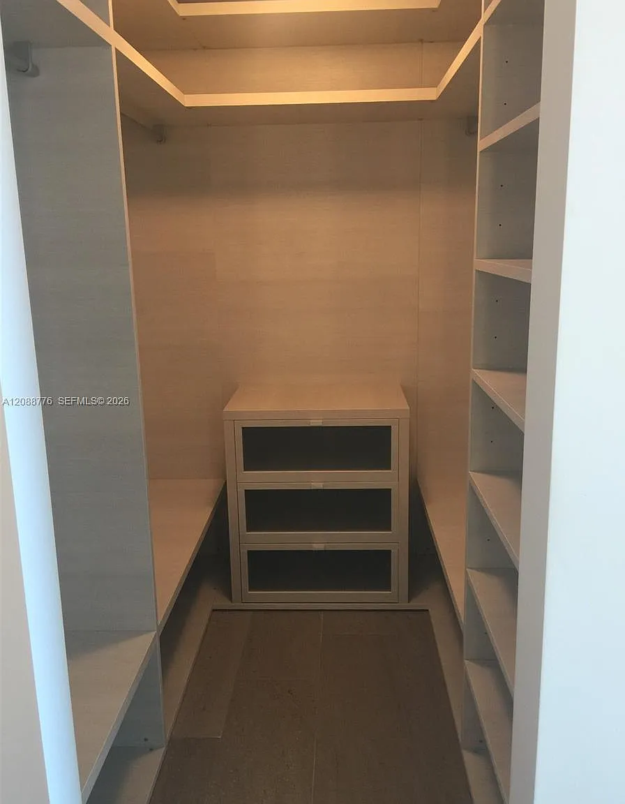 Reach Condo — Photo 2