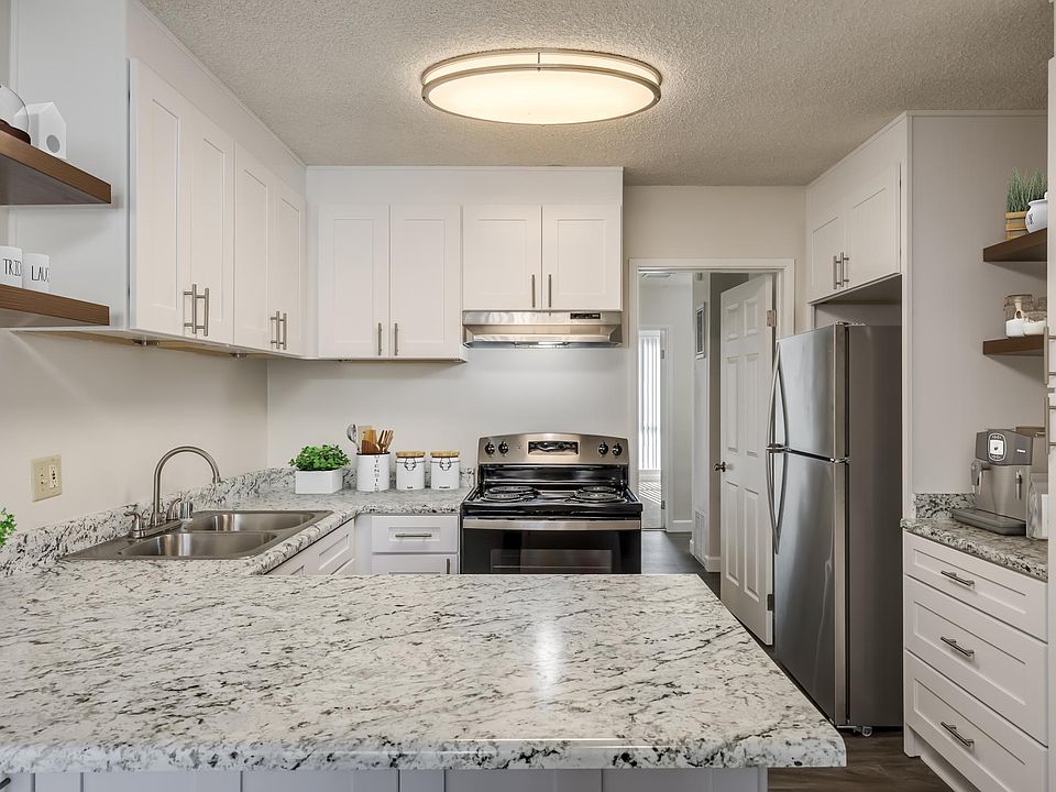 UPGRADED KITCHEN, NEW STAINLESS STEEL APPLIANCES