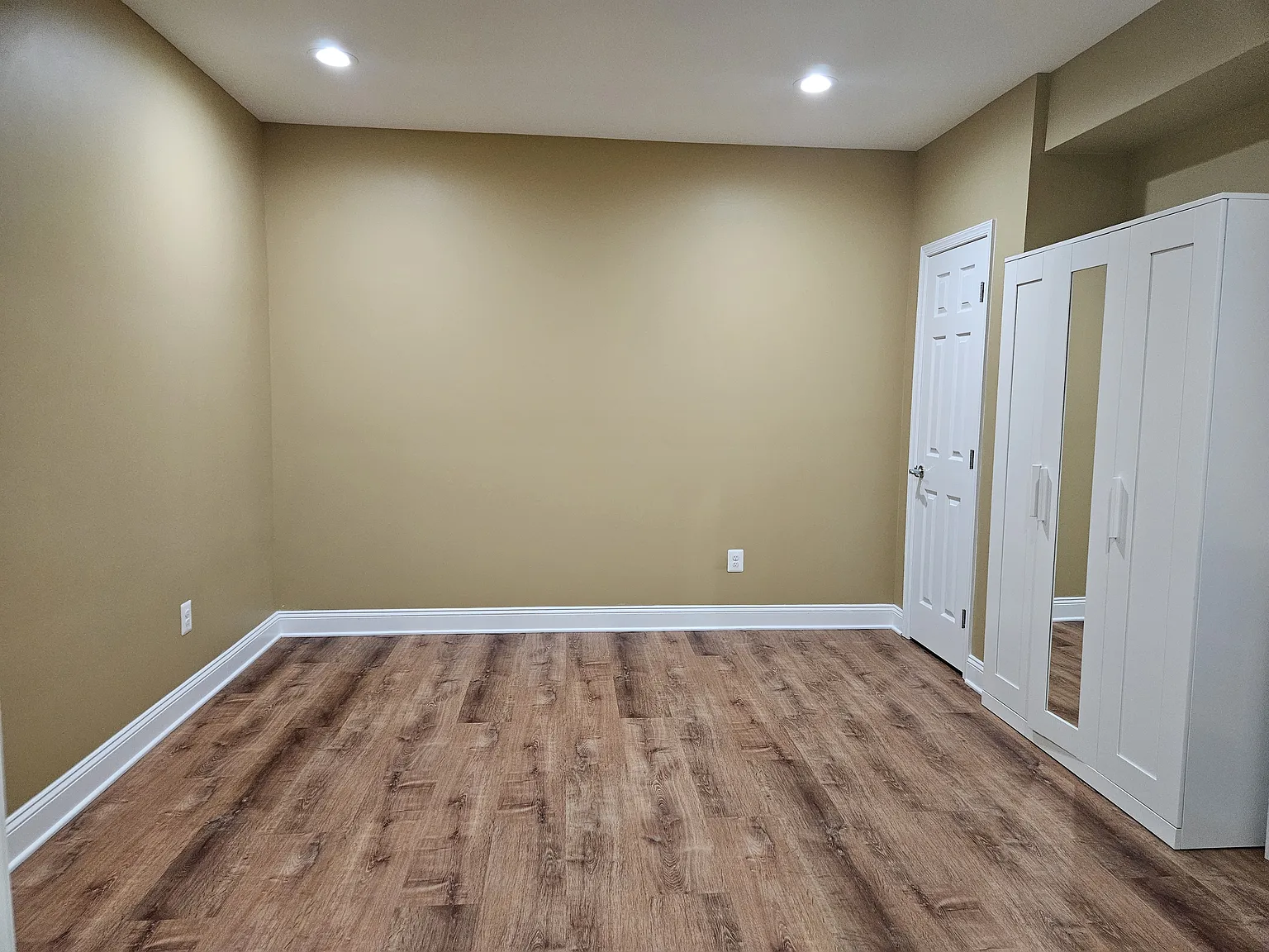 2 bed, 1000 sqft, $1,600 — Photo 4