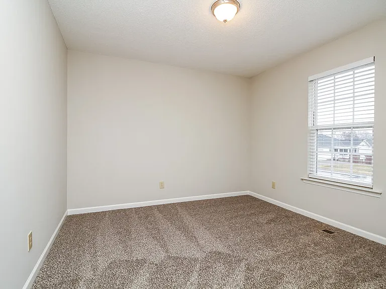 1906 Landmark Ln — Photo 14