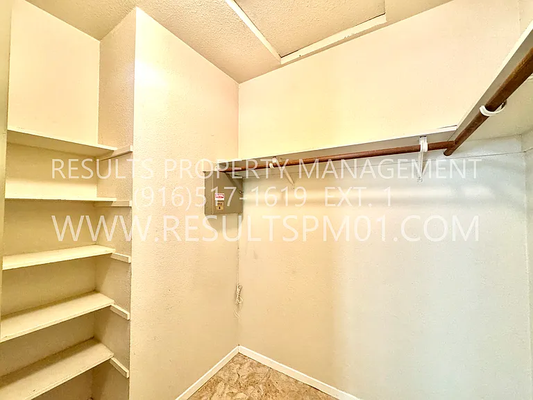 3413 Cobblestone Dr — Photo 24