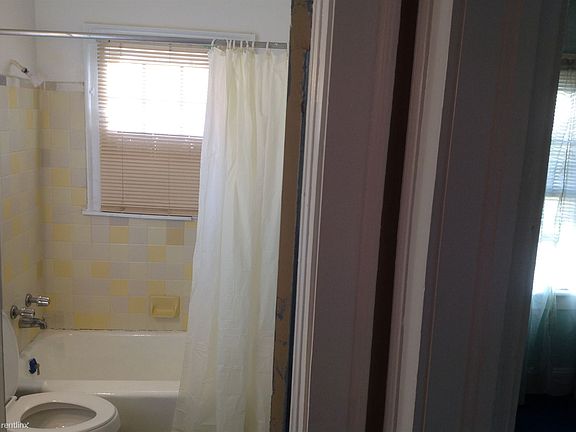4th image of 239 Windsor Dr