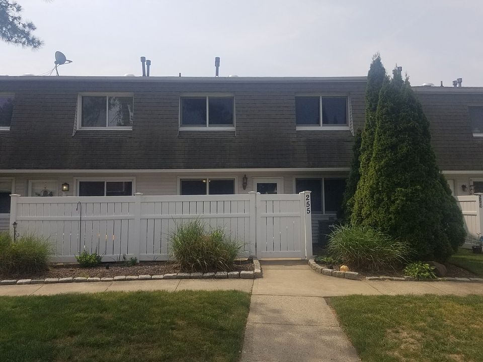 1st image of 255 Storm Dr