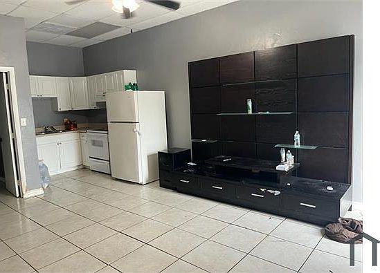 2nd image of 5010 Pembroke Rd #1