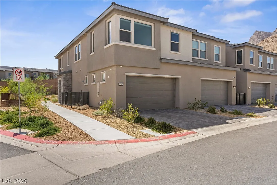 3 bed, 2.5 bath, 1854 sqft, $2,650 — Photo 2