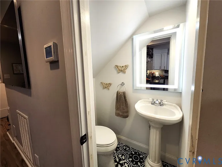 501 Pelham Dr — Photo 6