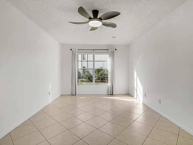 964 NW Spruce Ridge Dr #D1 — Photo 19