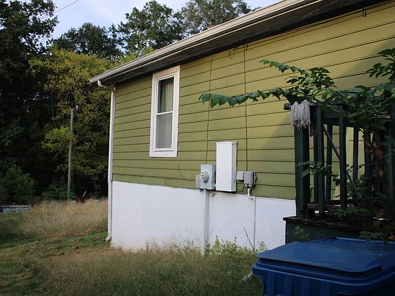 3rd image of 232 E End Ave