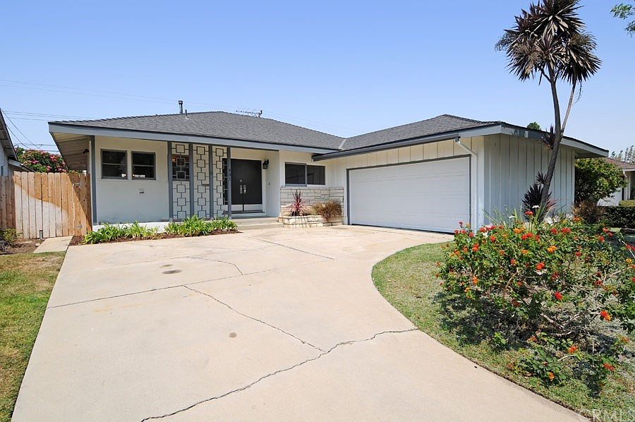 2nd image of 431 Linares Ave